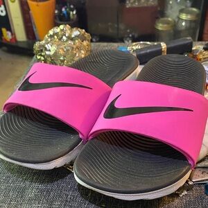 Nike Girls Black and Pink Slide Sandals- 2Y Never loved!!